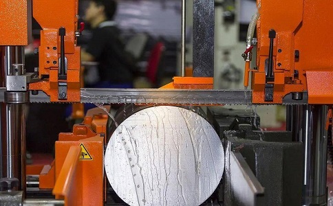 神湾镇立式金属带锯床切削出现跑带故障解决方法！